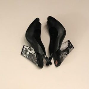 3/30 Calvin Klein Black Slingback Peeptoe (8.5)